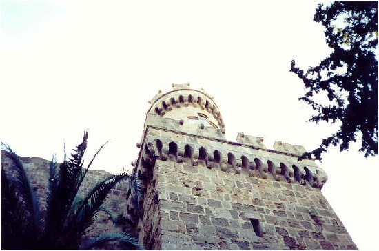Jedna z wielu wież Pałacu Wielkich Mistrzów w mieście Rodos