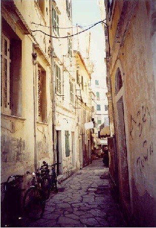Krążąc wokół takich budynków miałam wrażenie, że jestem w Neapolu!