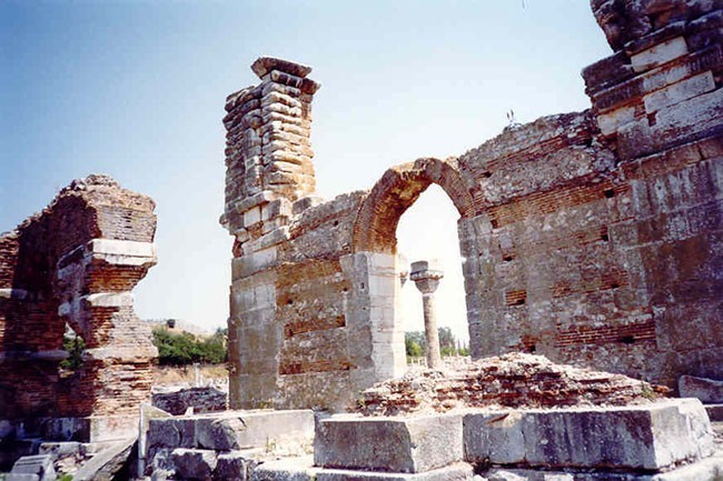 W Fillippi można zobaczyć ruiny kościoła Direkler, który zawalił się pod ciężarem własnej kopuły. 