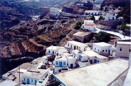 Tak zrealizowałam swoje największe marzenie przywiezione na wyspę Karpathos - tutaj stoję w wiosce Olimpos i duszę się z zachwytu! Jak pięknie jest realizować nasze marzenia!  - szeptałam do siebie 