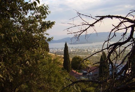 Z Ano Volos rozciąga się wspaniały widok na położone w dole miasto Volos oraz zatokę i port