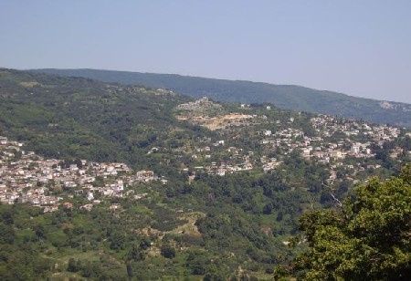 A tutaj wioski Zagora (lewa strona) i Horefto (prawa strona) położone we wschodniej, przepięknej części półwyspu Pilion