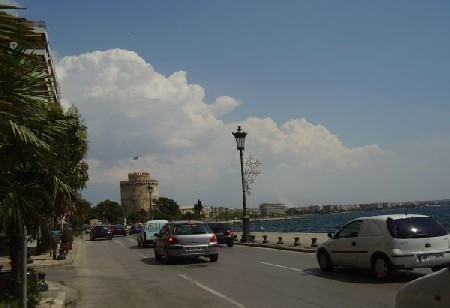 Nikis Odos nad Zatoką Salonicką prowadzi od portu aż do symbolu Salonik - Białej Wieży