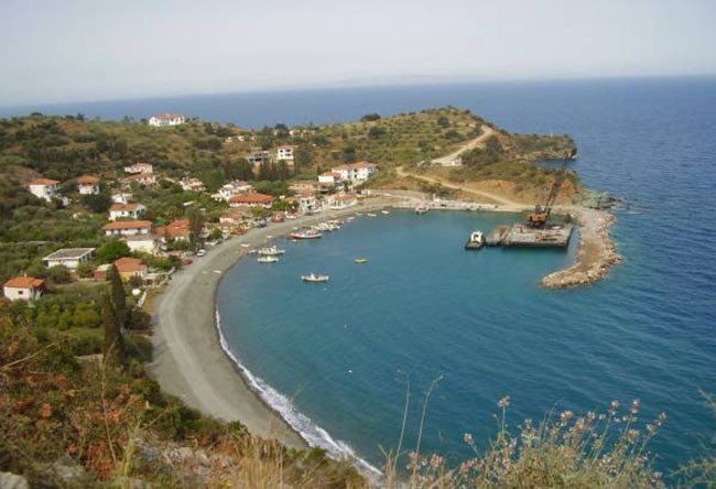 Nadmorska droga prowadząca na północ Peloponezu - pełna moich spojrzeń na śliczne zatoki