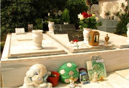 Grób Alexisa Grigoropoulosa na cmentarzu Paleo Faliro Nea Smirni