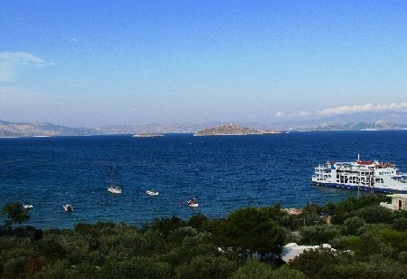 Pięknie wygląda port w Agia Marina, szczególnie jeśli patrzeć na niego z góry