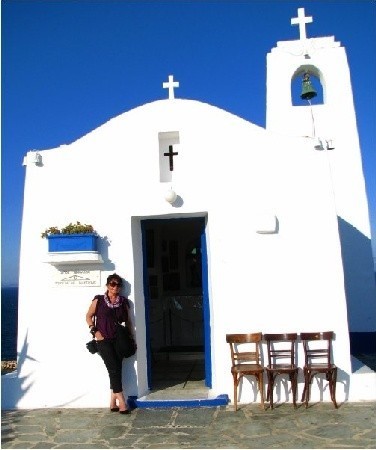 Kościółek Agios Nikolaos. Kiedy jestem w Rafinie, muszę w nim zapalić swoją świeczkę... taka potrzeba duszy