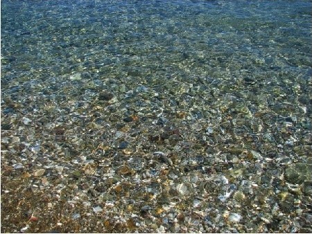 Plaża Agios Georgios: woda w morzu krystalicznie czysta 