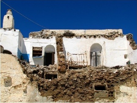 Dom w Chorze (przy Kastro), zniszczony przez padający deszcz 