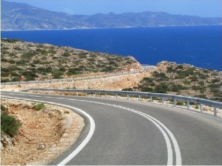 Nadal droga do plaży Agios Georgios