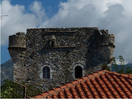 Agios Dimitrios: kamienna wieża