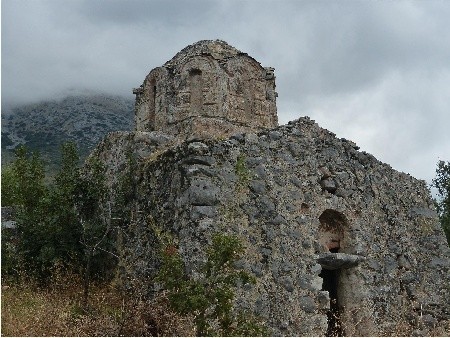 I kolejny cudnej uroczy kościółek: gdzieś pomiędzy wioskami Briki i Mina