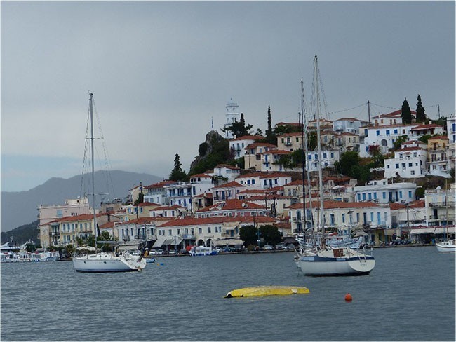 Spojrzenie z Galatas na wyspę Poros