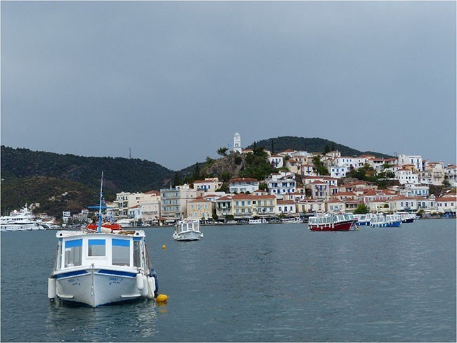 Spojrzenie z Galatas na wyspę Poros