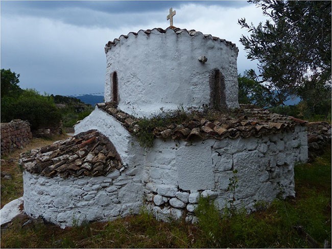 Methana: perełka! Stareńki kościółek Agios Nikolaos  wypatrzony gdzieś na przedmieściach wioski Vathi