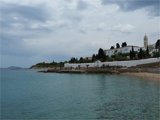 Spetses: spacerując wzdłuż nabrzeża