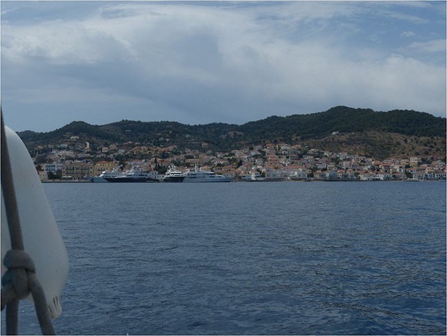 Wyspa Spetses widziana z pokładu statku