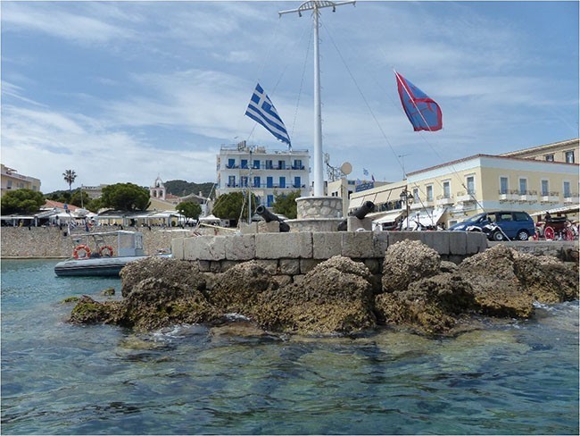 W porcie wyspy Spetses – tu widzianym jeszcze z pokładu statku