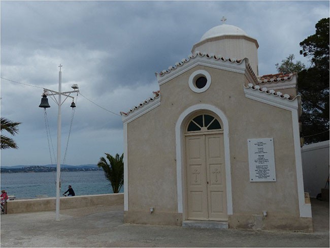 Spetses: mały kościółek spotkany po drodze