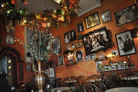 Wnętrze Cafe Melina poświęcone Melinie Mercouri