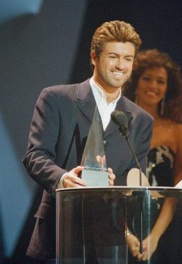 George Michael odbiera American Music Award w 1989 roku