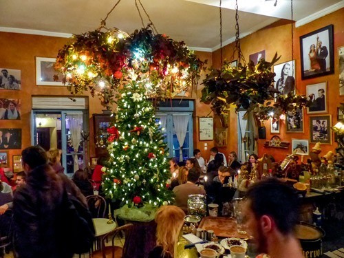 Moja ulubiona ateńska kafeteria, Melina Cafe na Place w świątecznej szacie