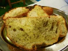 Kuchnia grecka nie może się obyć bez chleb stole