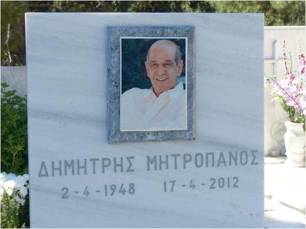 Pierwszy cmentarz w Atenach - nagrobek Dimitrisa Mitropanosa
