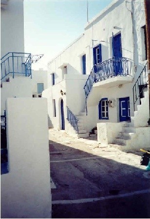 Jedna z uliczek Starego Miasta (Kastro) w stolicy wyspy Kimolos