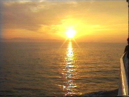 Zachodzące słońce nad Aegeum