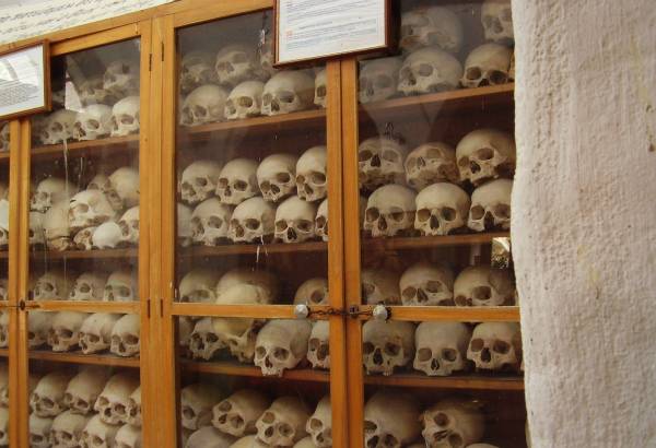 Nea Moni. Weszłam do kostnicy, gdzie ujrzałam wreszcie własnymi oczami czaszki pomordowanych Greków – obraz znany mi od lat ze zdjęć w przewodnikach różnistych