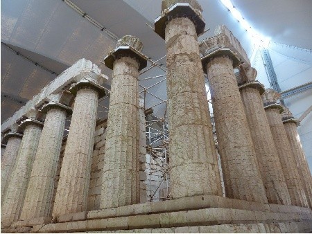 Bassai: potężne  kolumny  Świątyni Apollina Epikuriosa: wielkie wrażenie!