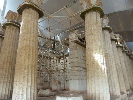 Bassai: potężne kolumny  Świątyni Apollina Epikuriosa: wielkie wrażenie!