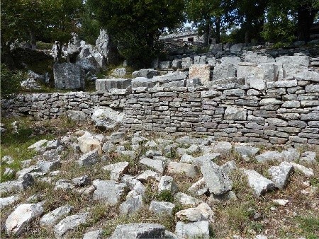 Bassai: teren wokół Świątyni  Apollina Epikuriosa