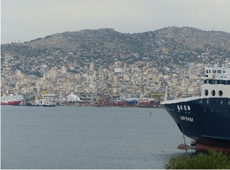 Salamina: spojrzenie ze wzgórza w okolicy antycznego portu