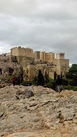 Spojrzenia z Areopagu na Akropol i na Ateny, w tym część Agory Greckiej