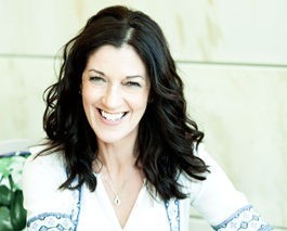 Victoria Hislop © Ioanna Tzetzoumi
